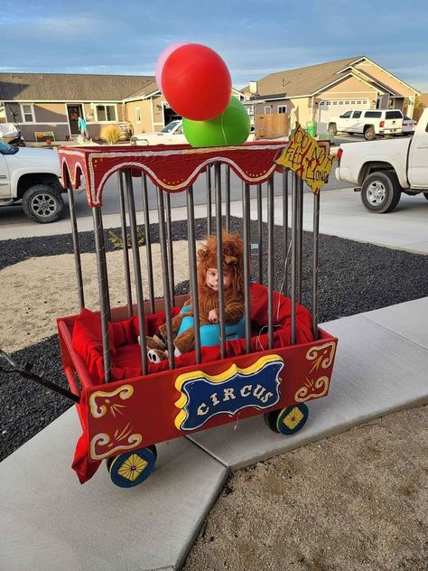 Circus Theme Golf Cart, Circus Theme Float, Circus Wagon Halloween, Trunk Or Treat Clown Theme, Carnival Themed Trunk Or Treat, Circus Theme Parade Float, Circus Themed Trunk Or Treat, Circus Parade Float Ideas, Circus Parade Float