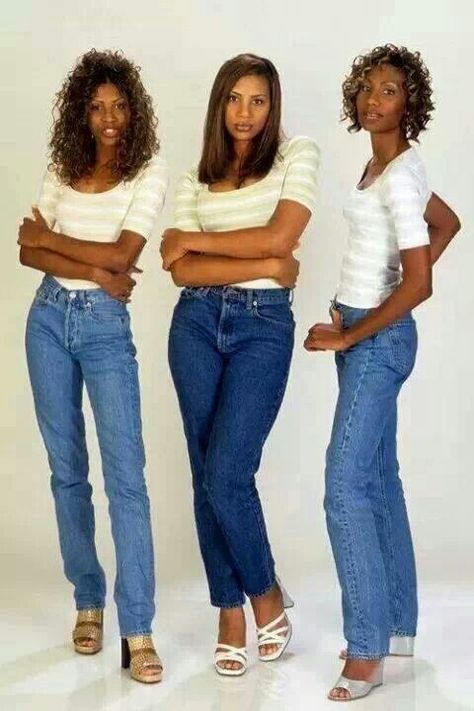 Young Tamar and her sisters. The Braxtons, 00’s Fashion, Foreign Celebrities, Tamar Braxton, Toni Braxton, Celebrities Before And After, Vintage Black Glamour, Celebrity Families, Love Dating