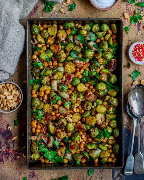 Bean Dishes, Vegetarian Ideas, Sprouts Recipe, Vegetable Tray, Tray Bake Recipes, Wfpb Recipes, Tray Bake, Baked Dinner, Vegan Lunch Recipes