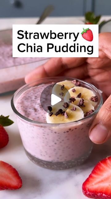 Healthy Strawberry Recipes Desserts, Oats Milkshake, Strawberry Chia Pudding, Honey And Milk, Chia Recipes, Helen Wells, Strawberry Pudding, Chia Seed Recipes Pudding, Chia Recipe