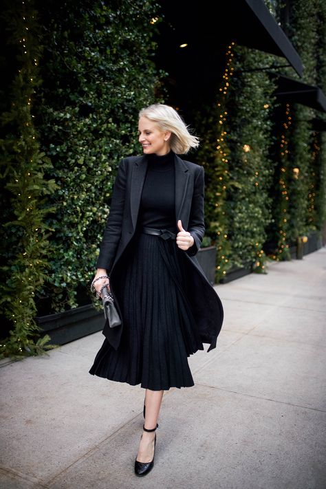 Merritt Beck, Dallas Style Blogger in Black Pleated Midi Skirt Pleated Midi Skirt And Blazer Outfit, Black Blazer And Skirt Outfit Classy, Black Blazer Outfit With Skirt, All Black Midi Skirt Outfit, Pleated Skirt With Blazer Outfit Ideas, Black Dress With Black Blazer, Midi Skirt Blazer Outfit, Black Blazer With Dress Outfit, Styling Black Pleated Skirt