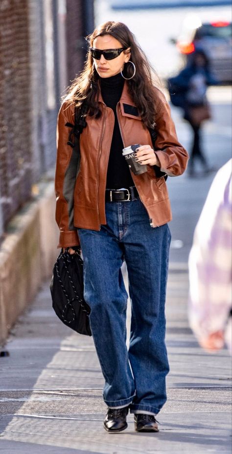 Winter Outfits Streetstyle, 90s Celeb Street Style, Model Off Duty Style 90s Fall, Emrata Fall Style, Irina Shayk Street Style 2023, Model Street Style 2023, Fall Aesthetic Outfit 90s, 2023 Fall Street Style, Skirt Over Pants Outfits Street Styles