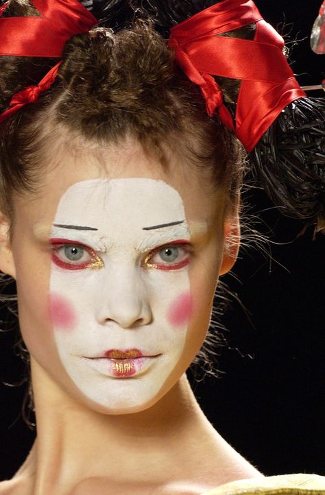 Christian Dior Spring 2003 Couture Collection - Vogue Catwalk Makeup, Makup Looks, Galliano Dior, Drag Make-up, Drag Makeup, Runway Makeup, Kids Makeup, Clown Makeup, Editorial Makeup