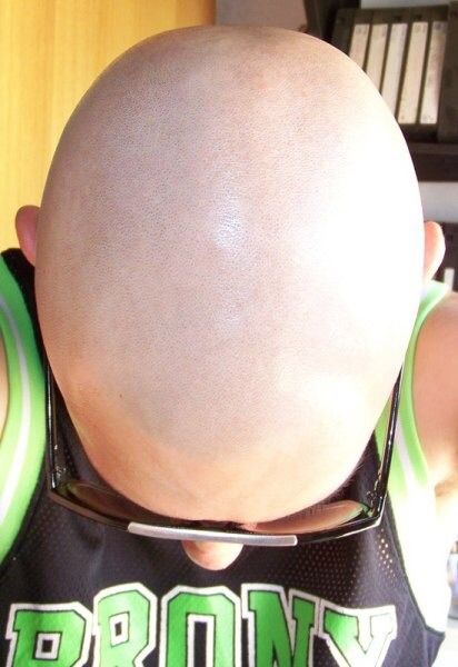 ShavedHeadLove Bald Head Man, Bald Hairstyles For Women, Bald Head Women, Girls With Shaved Heads, Bald Men Style, Bald Look, Shaved Hair Cuts, Bald Girl, Bald Man