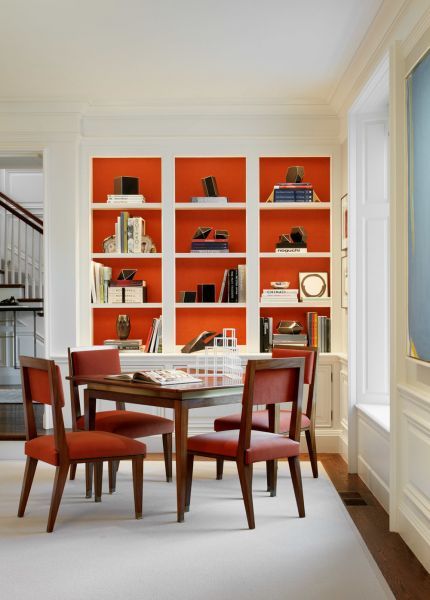 Northern California Residence - Sitting Area - The Wiseman Group tries to strike a balance between formal and relaxed interior design for a younger family. As Paul Wiseman mentions in the Modern Architect podcast , it is all about what is appropriate for the situation. Dining Contemporary, Clad Home, Sophisticated Art, Wood Bookshelves, Wood Architecture, Modern Architects, Orange Walls, Transitional Living Rooms, Architecture Inspiration