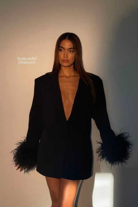 Elegantes Party Outfit, 2022 Fashion Trends, Hen Party Dress, Winter Fashion Trends, Fall And Winter Fashion, 2022 Style, Elegant Outfit Classy, Fashion Forecasting, Beauty Inspo