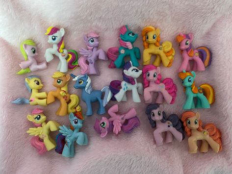 Mlp Figurine, Mlp Collection, Mlp Toys, 2000s Toys, My Little Pony Toys, Dark Kawaii, My Little Pony Collection, My Little Pony Poster, Blind Boxes