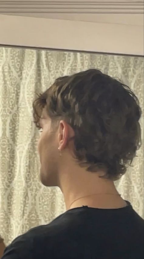 Jay Jo Hairstyle from Windbreaker - Mullet Modern Textured Mullet Men, Trendy Mullet Men 2022, Jay Jo Haircut Men, Back Of Mullet Men, Nice Mullet Men, Modern Mullet Fade Mens, Modern Mullets Male, Cute Guy With Mullet, Neat Mullet Men