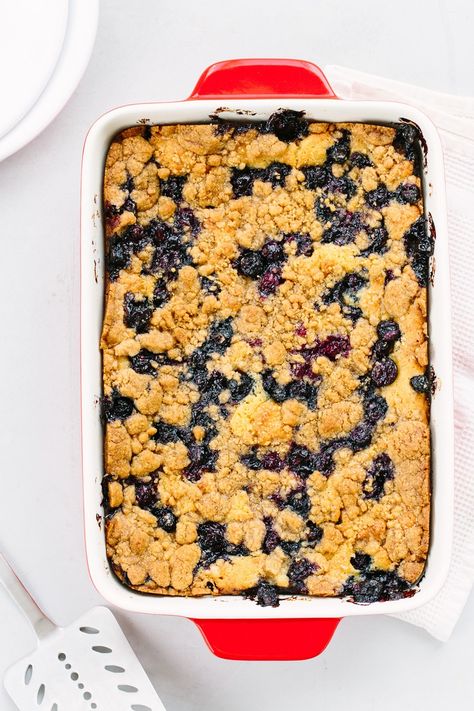 Blueberry Pancake Casserole Recipe. Looking for recipes for a crowd or large group? Something kids will love? Look no further! Blueberry Pancake Casserole, Pancake Casserole, Blueberry Buttermilk Pancakes, Kids Brunch, Blueberry Pancake, Breakfast For A Crowd, Tasty Pancakes, Summer Cooking, Summer Dishes