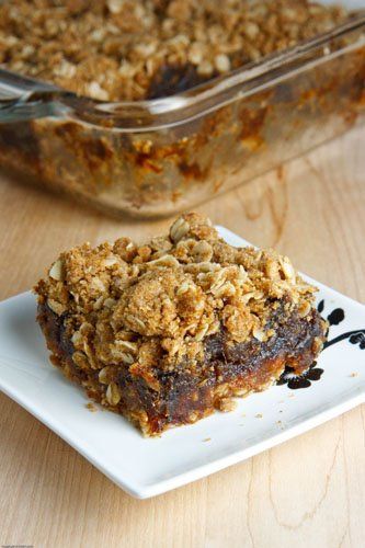 Date Crumb Bars Matrimonial Cake, Apricot Bars Recipe, Apricot Bars, Crumb Bars, Date Squares, Date Bars, Date Recipes, Honey Oatmeal, Brownie Bar