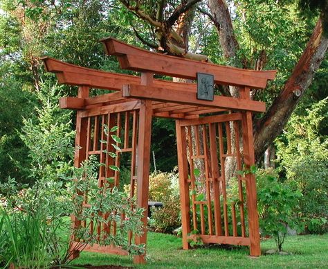 Great idea for incorporating a Torii gate in your garden Pergola Wedding, Small Pergola, Arbors Trellis, Zen Garden Design, Cheap Pergola, Pergola Swing, Pergola Attached To House, Wood Pergola, Asian Garden