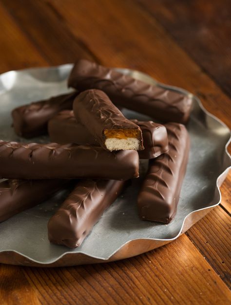 Gluten Free Twix Recipe—Straight from Classic Snacks, on sale TODAY! | Gluten Free on a Shoestring Gluten Free Twix Bars Recipe, Gluten Free On A Shoestring Recipes, Gluten Free Twix Bars, Twix Recipe, Gluten Free Twix, Classic Snacks, Twix Cookie, Gluten Free On A Shoestring, Twix Bars