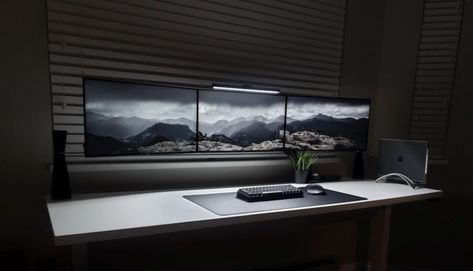 Would you run a triple monitor setup? - Minimal Desk Setups Triple Monitor Setup, Multiple Monitor Setup, Minimal Desk Setup, Monitor Setup, Minimal Desk, Desk Setups, Desktop Setup, Minimalist Desk, Leather Desk