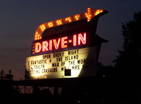 Drive In Movie Vintage, 50s Drive In Movie, Retro Drive In Movie Aesthetic, Drive In Aesthetic Vintage, Drive In Theatre Aesthetic, Old Movie Posters Aesthetic, 80s Drive In Movie Aesthetic, Movie Drive In Aesthetic, 50s Drive In