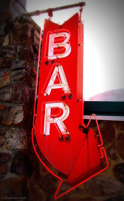 Bar Original, Bar Signage, Dive Bars, Bar In Casa, Bar Vintage, Beer Pub, Vintage Neon Signs, Dive Bar, South Jersey