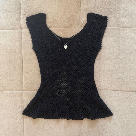 2000s Y2K Grunge Fairycore/ Fairygrunge Black Knit Crochet Babydoll Beach Aesthetic Blouse With Empire Waist. Perfect for a summer vacation 2022 beach cover up! #y2kgrunge #y2kfashion #fairycore #crochet #knit #fairy #depop Y2k Crochet Outfits, Crochet Sweater Grunge, Crochet Clothes Grunge, Crochet Top Y2k, Grunge Crochet Sweater, Crochet Goth Clothes, Grunge Crochet Top, Fairygrunge Crochet, Alt Crochet