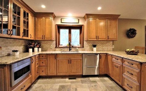 Queensbury Traditional Kitchen with a Fresh Flair - Capitol Kitchens and Baths Honey Oak Cabinets, Traditional Kitchen Design, Oak Kitchen Cabinets, Brown Cabinets, Brown Kitchens, Garden Nursery, Oak Kitchen, Kitchen Redo, House Remodel