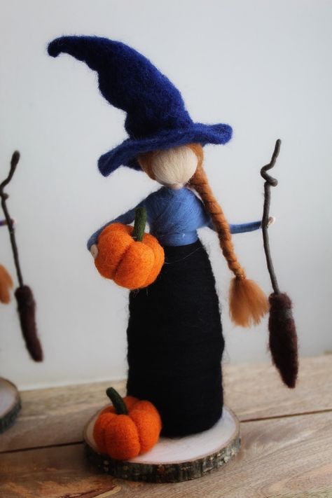 Felted Witch, Pumpkin Halloween Decor, Witch Figurines, Wool Felt Projects, Needle Felting Projects, Fall Halloween Decor, Family Set, Pumpkin Halloween, Wet Felting