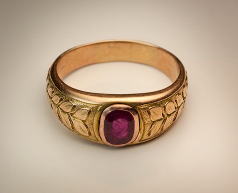 Ruby Gold Ring Vintage, Ruby Gold Ring Designs For Men, Vintage Ruby Jewelry, New Ring Designs Gold Men, Gold Vintage Rings Antiques, Mens Ruby Ring Gold, Antique Ruby Ring Gold, Ruby Rings For Men, Ruby Ring Designs For Men