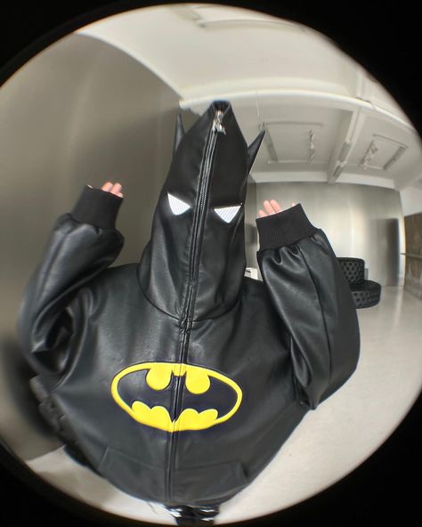 Batman Hoodie, Ootd Korean Style, Ootd Korean, Face Mask Aesthetic, Book Cover Design Inspiration, Dj Images, Roblox Animation, Fasion Outfits, Girls Cartoon Art