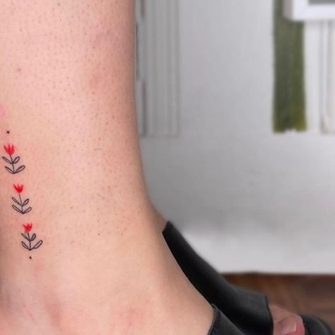 Tater Tot Tattoos • Myla on Instagram: "🌷Cutie tulip adornment for Sophia🌷ty!!! 🥰 . . #ornamentaltattoo #tinytattoo #ignorantstyletattoo #flash" Tulip Tattoos, Tulip Tattoo, E Tattoo, Stick And Poke, Tiny Tattoos, Tater Tot, Tatting, Tulips, Body Art