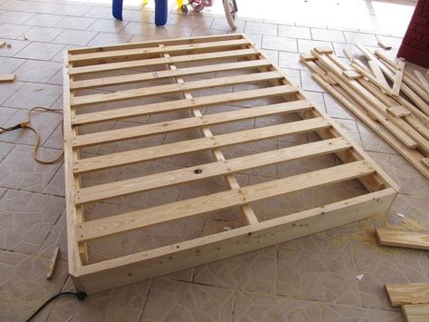 The box-spring on my bed broke, causing sagging and creaking. Here's how I built a new one! Diy Box Spring, Box Spring Alternative, Queen Bed Frame Diy, Diy Bed Frame Easy, Platform Bed Plans, Easy Bed, Box Spring Bed Frame, Diy Platform Bed, Diy Chicken Coop Plans