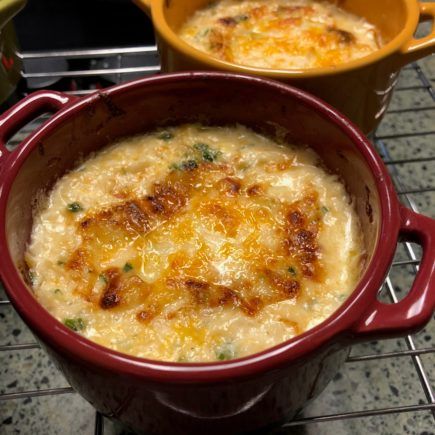 A decadent concoction of crab meat and cheeses topped with breadcrumbs, this delicious dish is simple to prepare for that classic comfort food taste. Crab Gratin Recipe, Crab Au Gratin Recipe, Crabmeat Recipes, Crab Meat Au Gratin, Seafood Salads, Maryland Style Crab Cakes, Crab Recipe, Lump Crab Meat, Seafood Recipes Crab