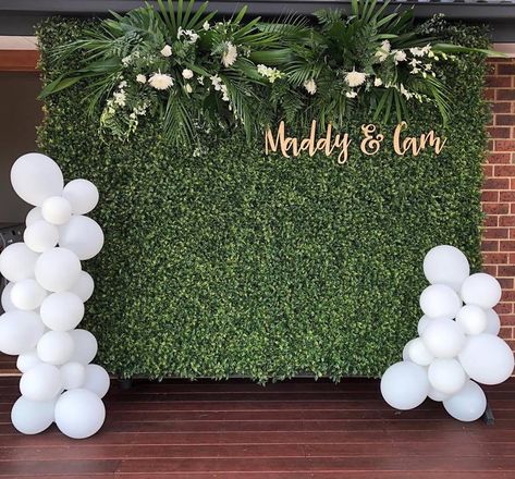 Wall Backdrop Ideas, Balloons With Greenery, Grass Wall Backdrop, Dekor Lamaran, Easter Backdrop, Greenery Wall, Easter Backdrops, Grass Wall, Light Backdrop