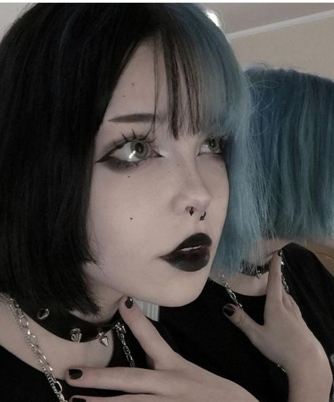 Grunge Gothic Makeup, Alt Makeup Looks Simple, Goth E-girl Makeup, E Girl Makeup, Alt Makeup, Dyed Hair Inspiration, Cool Makeup Looks, Goth Makeup, Beauty Goals