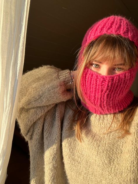 Die super weiche und strechy Balaclava ist perfekt für kalte Tage und ein tolles Strickprojekt für Anfänger: ONESIZE und UNISEX SIE hat einen Schlitz für die Augen, der aber auch flexibel bis unter das Kinn gezogen werden kann. Es wird von unten nach oben gestrickt. // Sprache: DEUTSCH // Größe: Winter Outdoors, Handmade Inspiration, Ski Mask, Beanie Hats, Pretty In Pink, Craft Supplies, Photo And Video, Instagram Photo, Etsy Uk