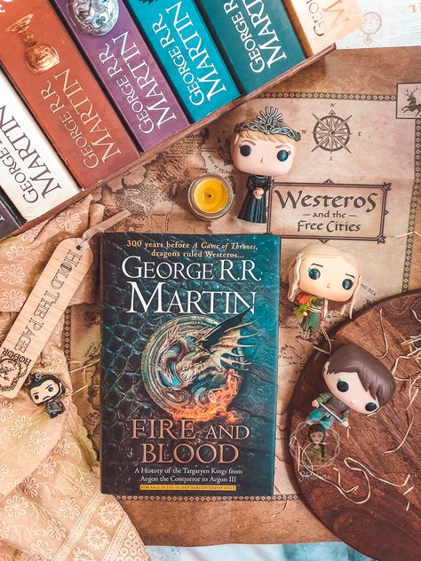 Game Of Thrones Book Aesthetic, Game Of Thrones Books Aesthetic, Stark Children, Bookish Content, Game Of Thrones Books, Hand Of The King, Bookshelf Art, A Game Of Thrones, Photo Funny