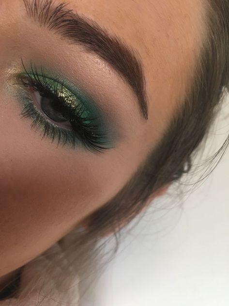 Dark Green Eye Makeup Natural, Pine Green Makeup, Green Sliver Eyeshadow, Hunter Green Prom Makeup, Emerald Green Homecoming Makeup, Dark Green And Gold Eyeshadow, Jade Green Makeup Looks, Emerald Green Eye Look, Emerald Green Simple Makeup