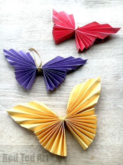 Easy Paper Butterfly Origami - beautiful origami butterflies for kids to make. These look super effective, would look great as a wall decoration, mobile, mirror or picture frame decoration, but also as a hair piece or as part of a greeting card. One lovely butterfly craft for kids. Lots of gorgeous uses! Easy Paper Butterfly, Origami Butterflies, Paper Craft Work, Paper Butterfly Crafts, Butterfly Project, Construction Paper Crafts, Folding Origami, Paper Magic, Origami Butterfly