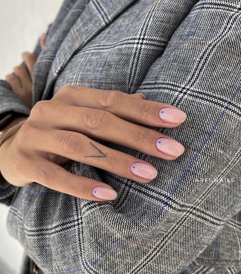 Current Nail Trends, Bridesmaids Nails, Unghie Sfumate, Minimal Nails Art, Simple Gel Nails, Minimal Nails, Casual Nails, Dots Nails, Nail Styles