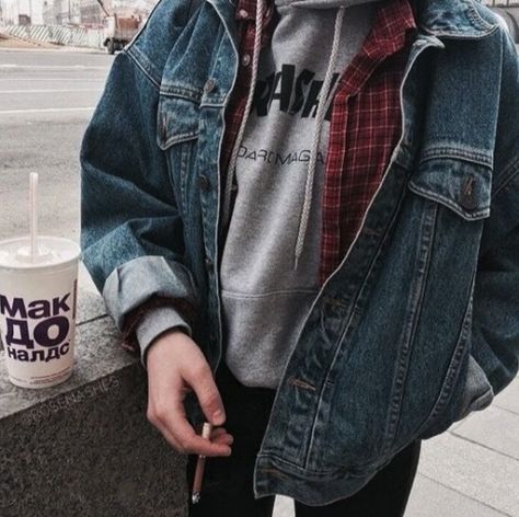 Lesbian Style Outfit Jean, Flannel Outfit, Outfit Denim, Goth Outfit, Fall Flannel, Hipster Outfits, Outfit Jeans, Jacket Outfit, Outfit Fall