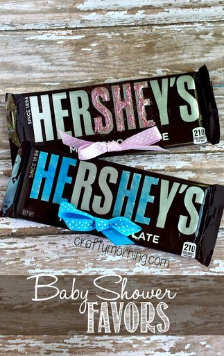 DIY Baby Shower Favors (Hershey's Chocolate Bars) #Gender Reveal Party | CraftyMorning.com #babyshower #babies #hersheyideas #genderevealparty #genderreveal #diybabyshowerideas Cheap Baby Shower Favors, Perlengkapan Bayi Diy, Baby Shower Favors Diy, Boy Baby Shower Ideas, Hershey's Chocolate, Cheap Baby Shower, Baby Favors, Twins Baby Shower, Hershey Chocolate