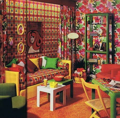 Over the top 70's decor. I wouldn't have pinned this, but the art over the couch inspired me. Groovy Interiors, 70's Decor, Dream Flat, Good Housekeeping Magazine, 70s Interior Design, 1960s Home Decor, Retro Rooms, 1960s Home, 70s Interior