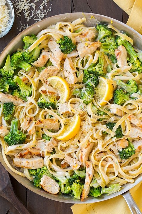 Grilled Chicken And Broccoli, Chicken Fettuccine Alfredo, Chicken Broccoli Alfredo, Chicken Fettuccine, Fettuccine Alfredo Recipes, Broccoli Alfredo, Fettuccine Pasta, Chicken And Broccoli, Alfredo Recipe