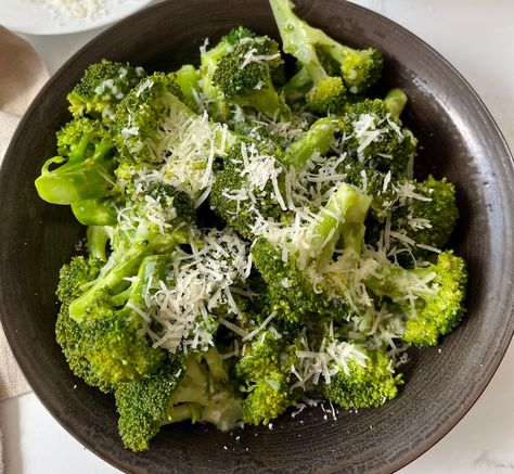 Steamed Broccoli With Garlic Butter - Longhorn Style Original Green Bean Casserole, Sauteed Broccoli, Seasoned Broccoli, Broccoli Sauteed, Green Bean Casserole Easy, Parmesan Broccoli, Fruit Ideas, Raw Broccoli, Broccoli Recipe