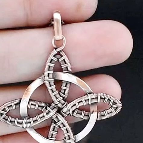 Handy Trendy on Instagram: "This is a one-level-up of my endless Celtic knot circle design. This witches knot pendant is made of copper wire in my endless style. Oxidized and polished for an antique look. This design is called a witches knot but I think this is the perfect symbol of 4 family members who are connected to each other. Check out this pendant in my Etsy shop. Shop link in bio.📲 . . . #wirewrap #wirewrapping #wirewrapped #wirewrappedjewelry #crystallover #oneofakind #oneofakind Celtic Knot Circle, Witches Knot, 4 Family, Copper Wire Art, Wire Ideas, Earth Energy, Knots Tutorial, Jewelry Knots, Wire Jewellery