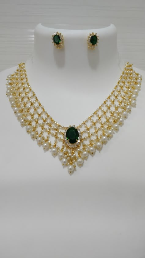 Perl Neckles With Gold Indian, Latest Long Haram Gold Jewellery Designs In 40 Grams, White Pearl Necklace Indian Gold, Bridal Pearl Jewelry Set, Light Weight Jewellery Designs, Light Weight Gold Jewellery Indian Necklaces, Mutyala Haram Designs, Pearl Jewelry Indian Simple, Pearls Necklace Indian