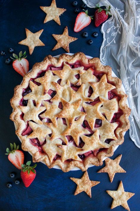 Star Pie Crust, Mixed Berry Pie Recipe, Berry Pie Recipe, Mixed Berry Pie, Pie Art, Strawberries And Blueberries, Mermaid Fin, Homemade Pie Crust, Berry Pie