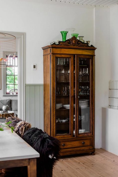 Black Hutch, Pendant Lamp Living Room, Swedish Home, Vintage Cupboard, Bright Sunshine, Art Retreats, Scandi Home, Cocktail Cabinet, Swedish House