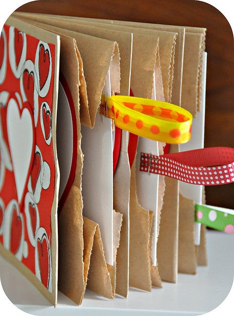 Paper bag books can be customized for all sorts of great uses, including nature journals with pockets for collecting all those treasures! Paper Bag Books, Diy Paper Bag, Paper Bag Crafts, Handmade Charlotte, Bookmaking, My Funny Valentine, Handmade Books, Wrapping Ideas, Valentine Crafts