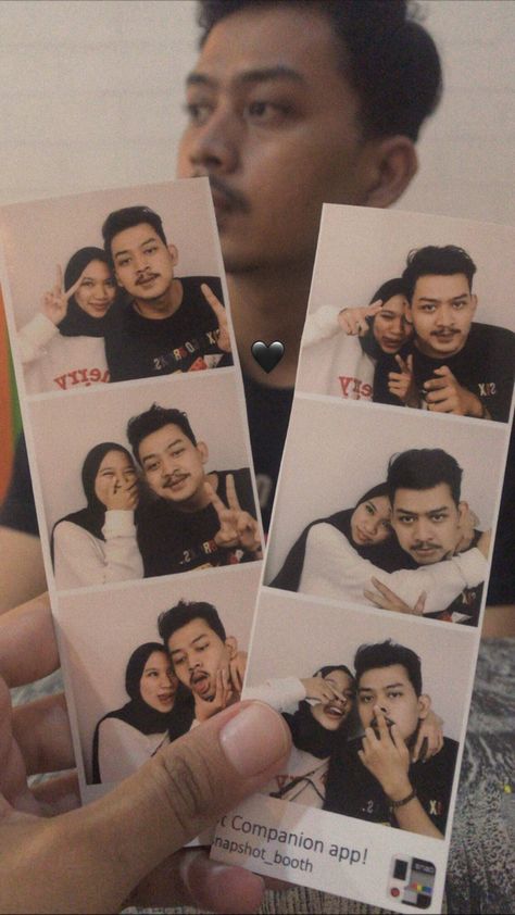 Snapshot Photobooth Couple, Photobox Idea, Lowkey Pics, Photobox Ideas, Photobox Pose, Selfie Pose, Dream Date, Photo Box, Girls Cartoon Art