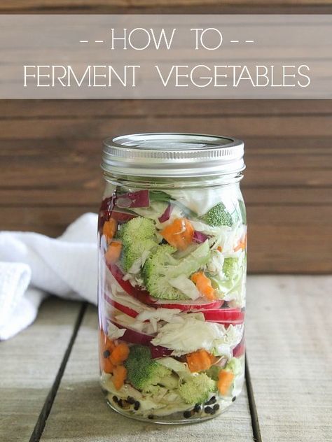 How to easily ferment vegetables for an excellent source of probiotics. How To Make Fermented Foods, Ferment Vegetables, Fermented Recipes, Fermented Vegetables Recipes, Pickled Foods, Fermented Veggies, Fermentation Recipes, Feel Energized, Fermented Vegetables