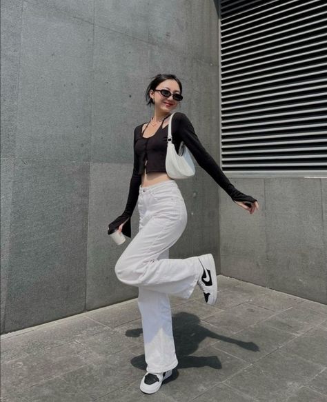 Girls Casual Outfits, Cute Modeling Poses, Streetwear Fashion Outfits, Korean Outfit Street Styles, 사진 촬영 포즈, Korean Casual Outfits, Stylish Photo Pose, Photo Pose Style, Casual Day Outfits