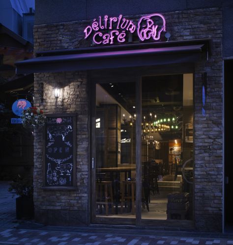 Délirium Café in Tokyo. Source: retaildesignblog.net Purple Interior Design, Purple Cafe, Tattoo Studio Interior, Cafe Exterior, Writing Songs, Pink Cafe, Aesthetic Interior Design, Coffee Shop Interior Design, Coffee Shops Interior