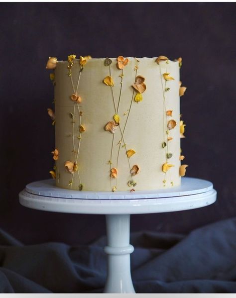 Bolo Vintage, Special Event Cakes, Edible Gold Leaf, Instagram Cake, Colour Mixing, Cake Inspo, Edible Gold, Creative Birthday Cakes, Painted Cakes