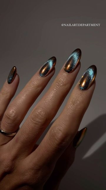 Cats Eye And Chrome Nails, Nails Cats Eye, Mirrored Nails, Navy Cat Eye Nails, Cat Eye With Chrome Nails, Blue Velvet Nails, Blue And Bronze Nails, Amazing Nails, Cat Eye Nails Blue